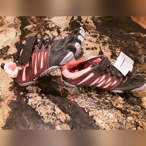 Vibram FiveFinger V-Train (USA size 6.5-7 / EU 37) - Picture 3 of 7